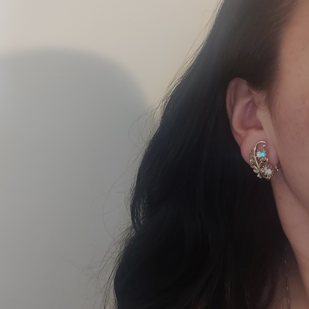 Vintage Coro Aurora Borealis crystal earrings - Picture 7 of 8